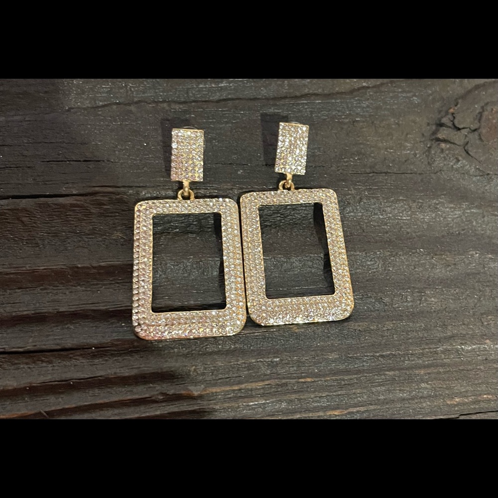 NWT Crystal Luxury lightweight Statement earrings. Bling glamour blogger style.
